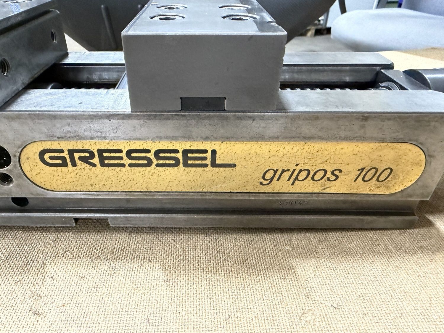 Attrezzi per industria metallurgica: Schraubstock Gressel Gripos 100 – Usato da Zuchwil venduto da dragosmd-maschinen 2