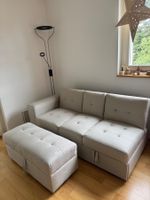 Gemütliches Sofa mit Bettfunktion und Hocker. Frisch!