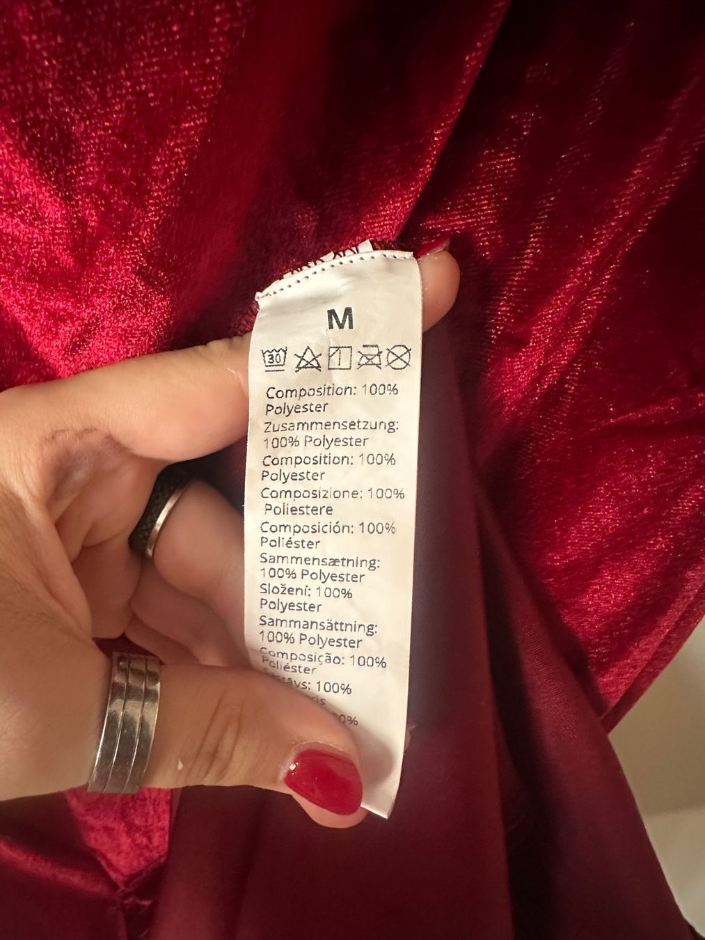 Robes: Rotes Samtkleid mit Schlitz Groesse M neu – Neuf (Voir description) à Schaan par Hermine2018 1