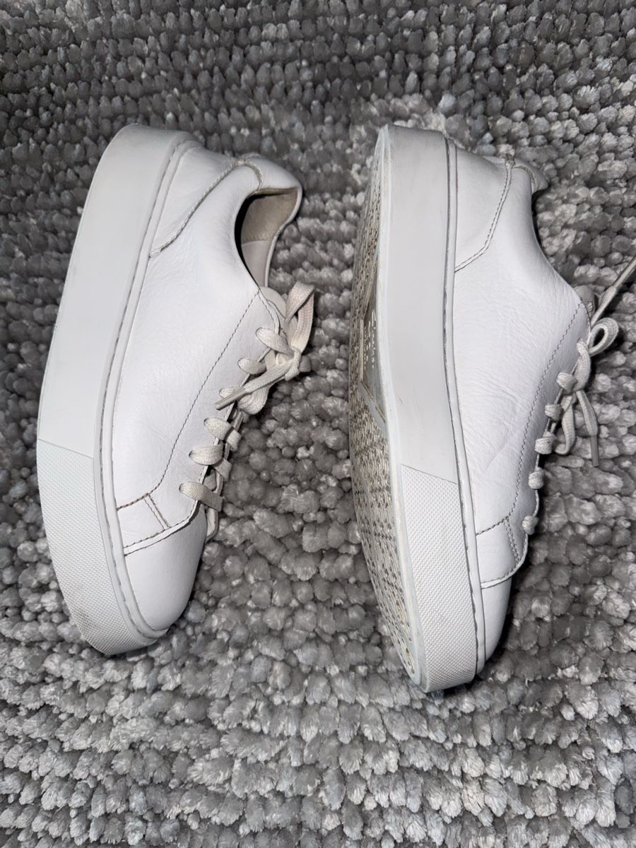 Clarks Herrenschuhe: Weisse Schuhe von Clarks – Gebraucht aus Schlieren von ana_ribeiro19 1