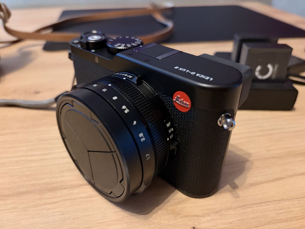 Leica Fotocamera: Leica D-Lux 8 mit Zubehör – Nuovo (secondo la descrizione) da Unterseen venduto da Raw86 1
