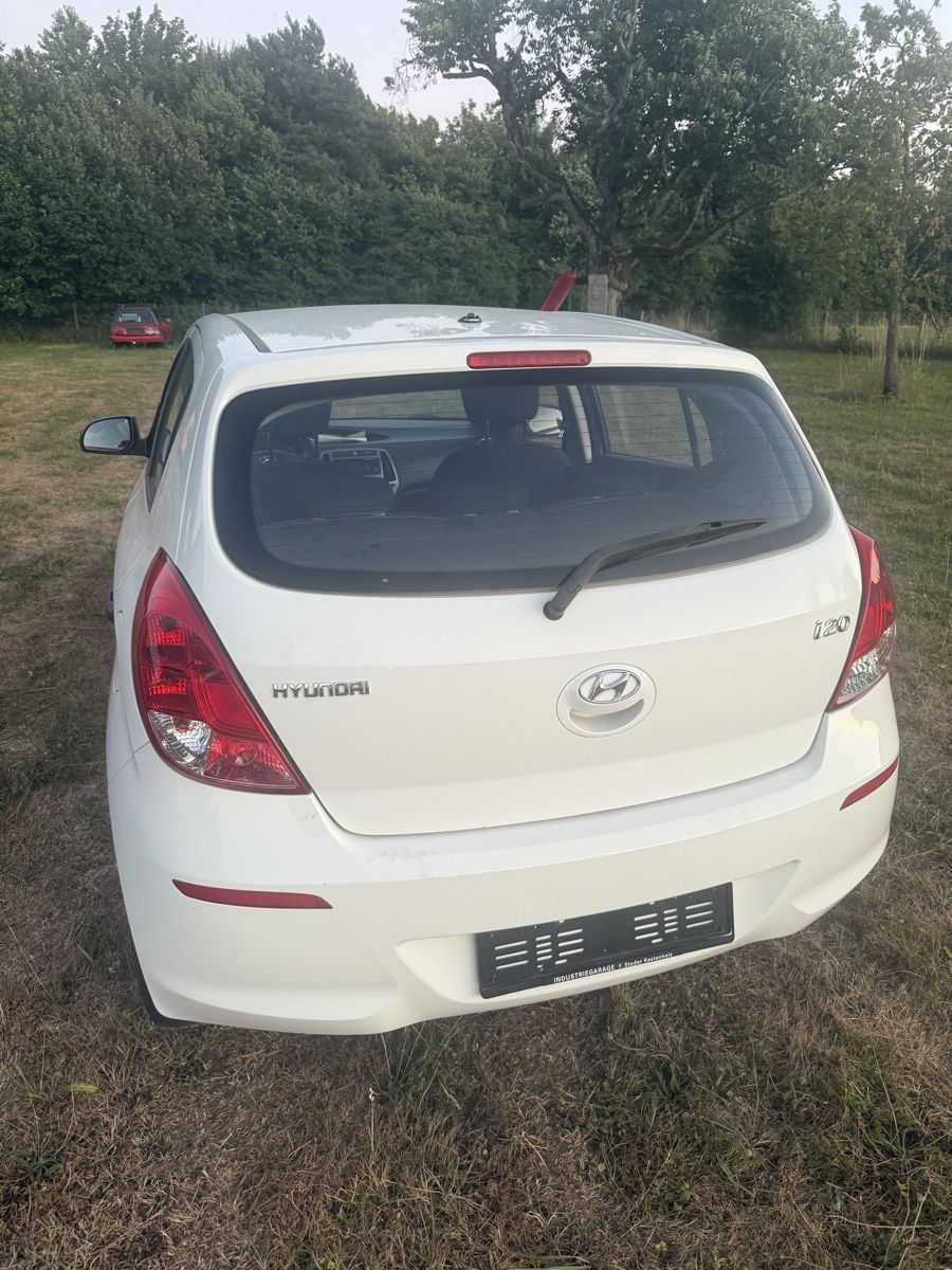 Hyundai Autos: Hyundai I 20 – Gebraucht aus Niederbipp von baggerch 3