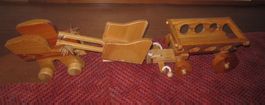 Pferdegespann mit Wagen aus Holz