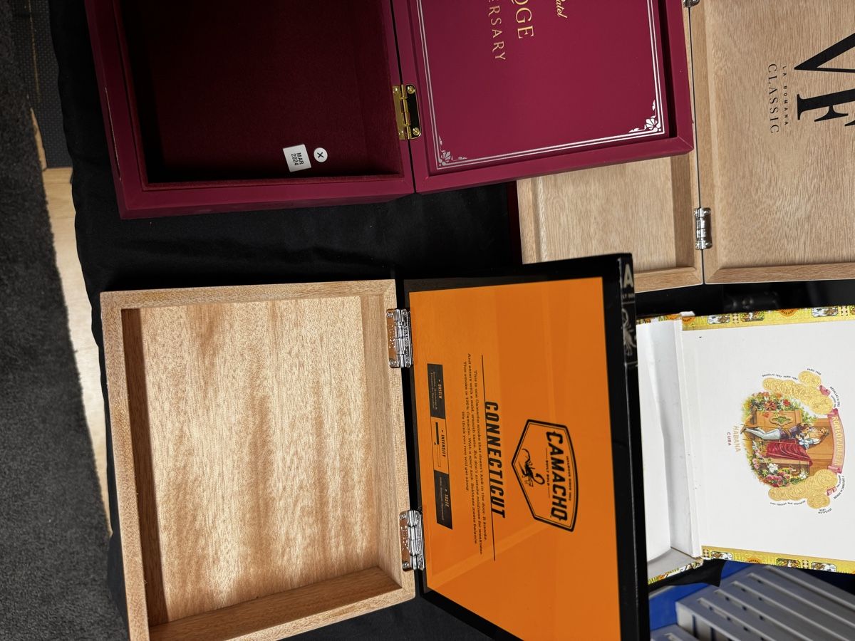 Altri Prodotti per fumatori: Collectible empty Cigar Boxes - Great for Crafts – Usato da Seuzach venduto da kaufes8 2