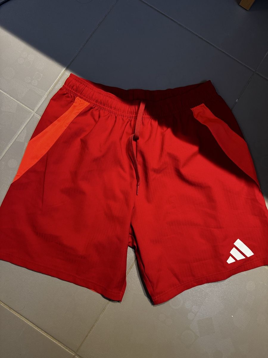 Adidas Pantaloni: Short Adidas neuf – Nuovo e nell'imballaggio originale da Les Giettes venduto da joelledu
