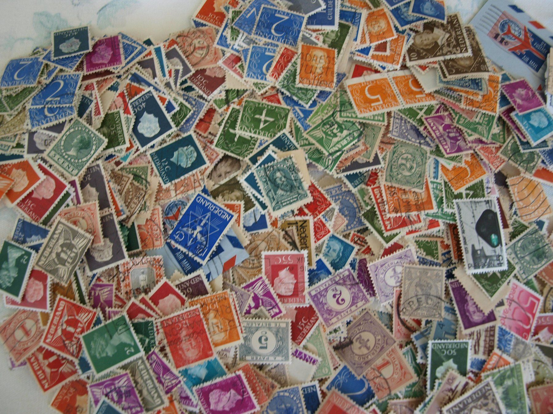 Tutti i francobolli: Holland ca 1300 Marken = 90 g .Gebraucht – Usato da Aarau venduto da Marcele0 1