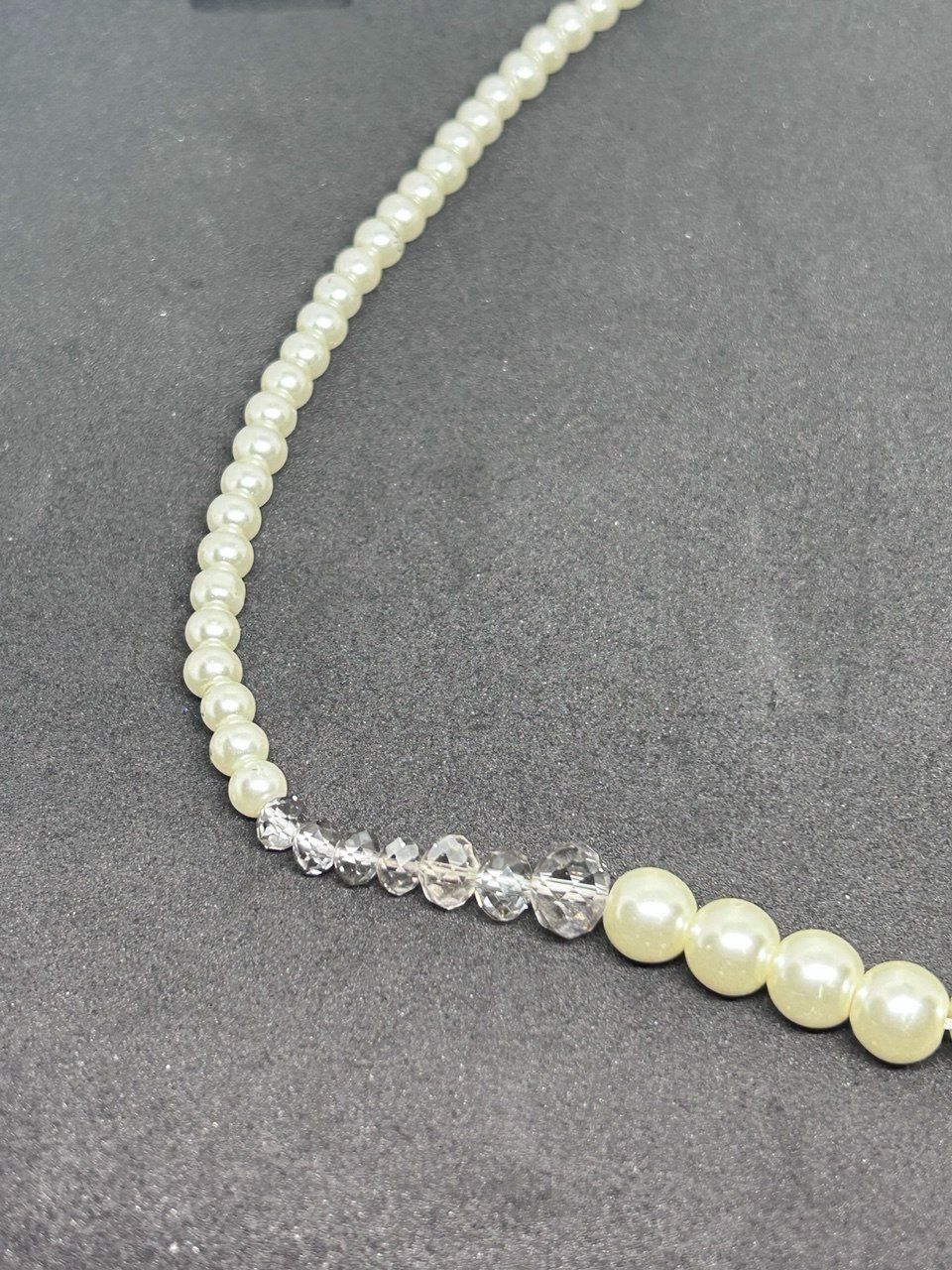 Catenine: Collana girocollo 52 cm con perle bianche e cristalli 52 cm – Usato da Giubiasco venduto da LorisVale 2
