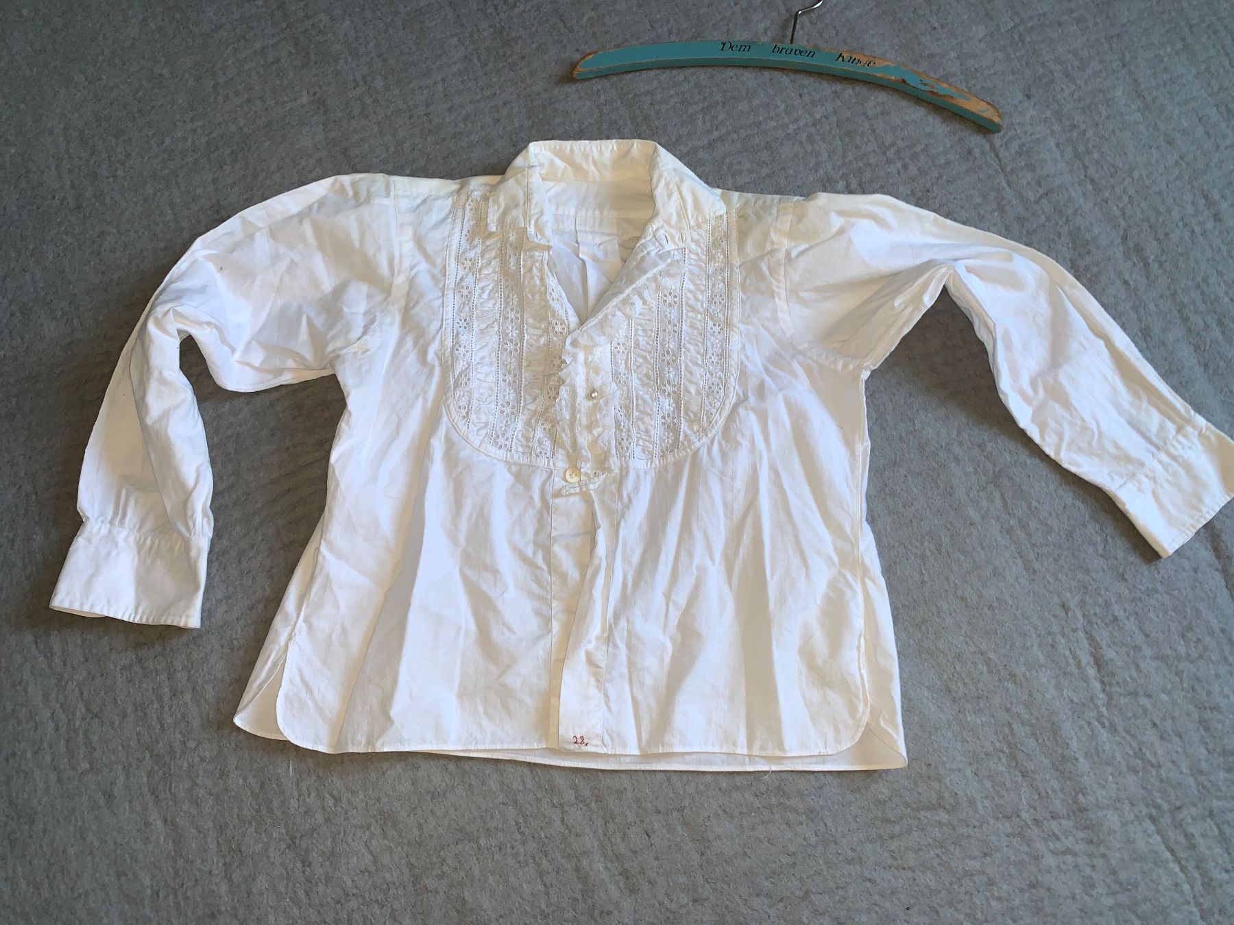 Blouses, T-shirts & Tops: Antikes Kinderhemden weiss mit Spitzen – D'occasion à Richterswil par Moii89