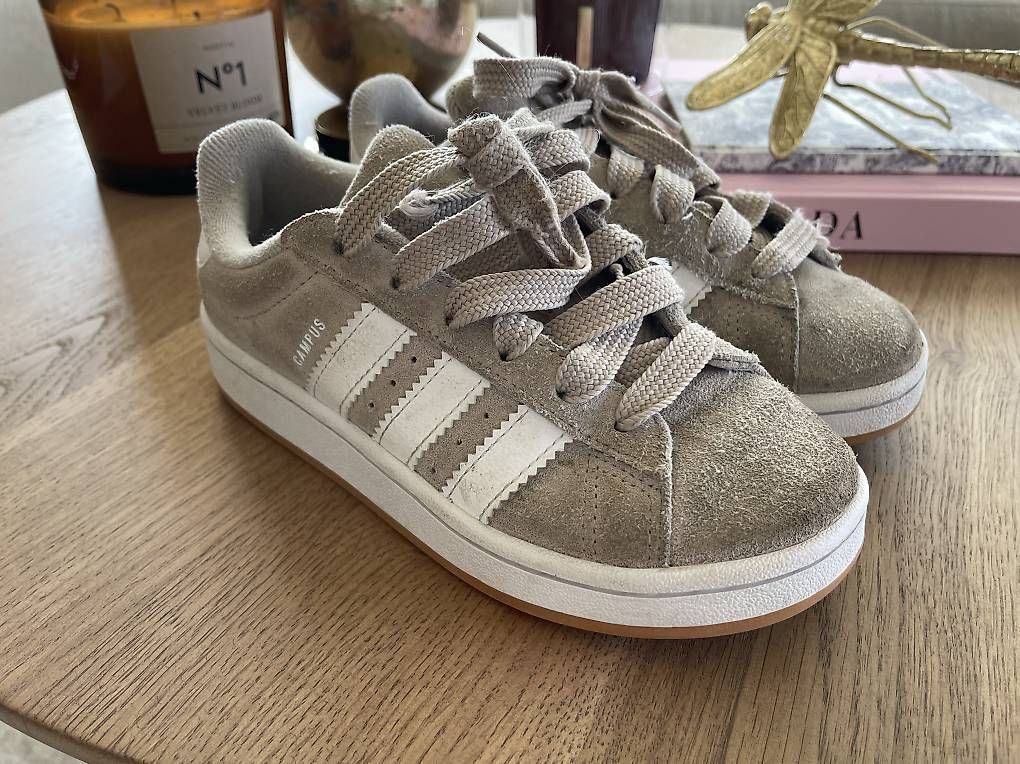 Scarpe per ragazzi: Adidas Kinder Schuhe – Usato da Inwil venduto da 0107MI