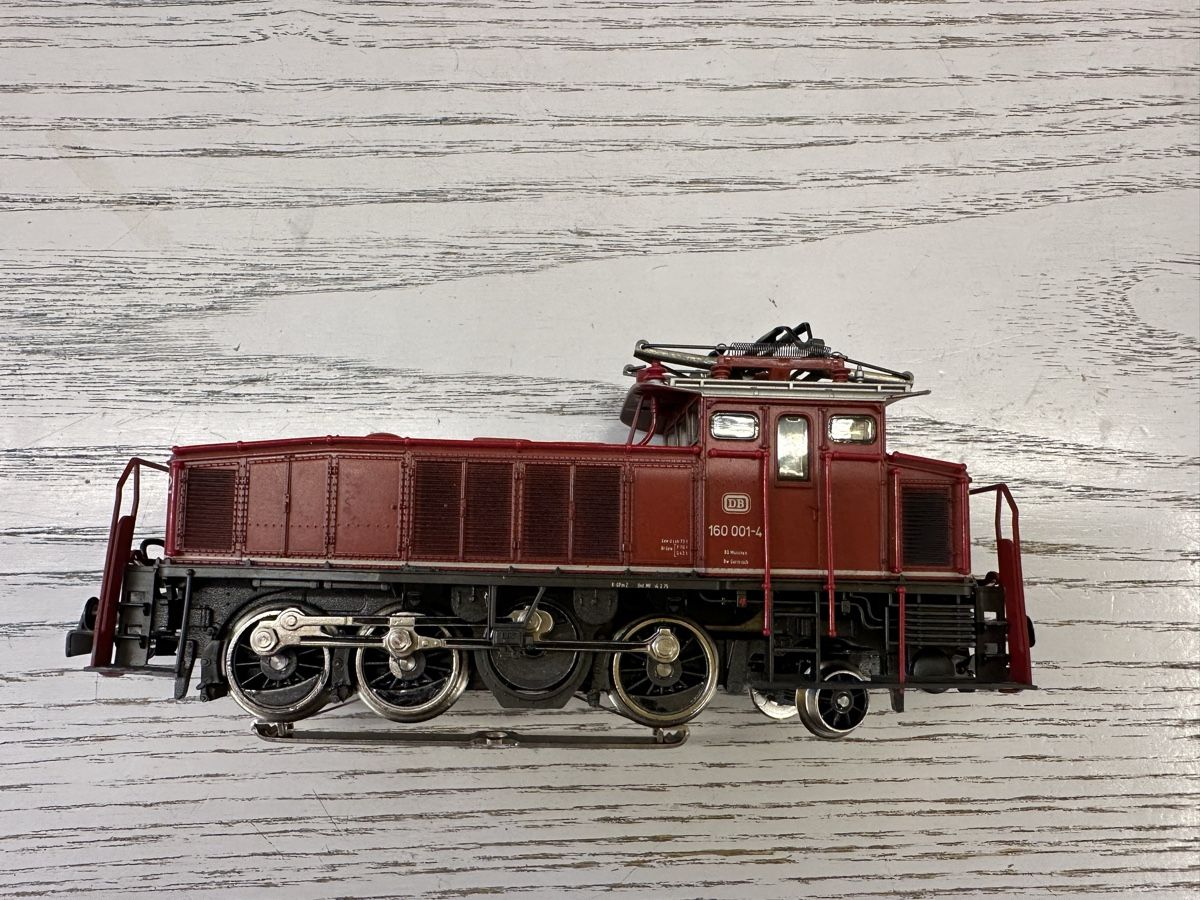 Märklin Modellini di ferrovie: Märklin 3157 DB BR 160 – Usato da Lupsingen venduto da New-Haven 2