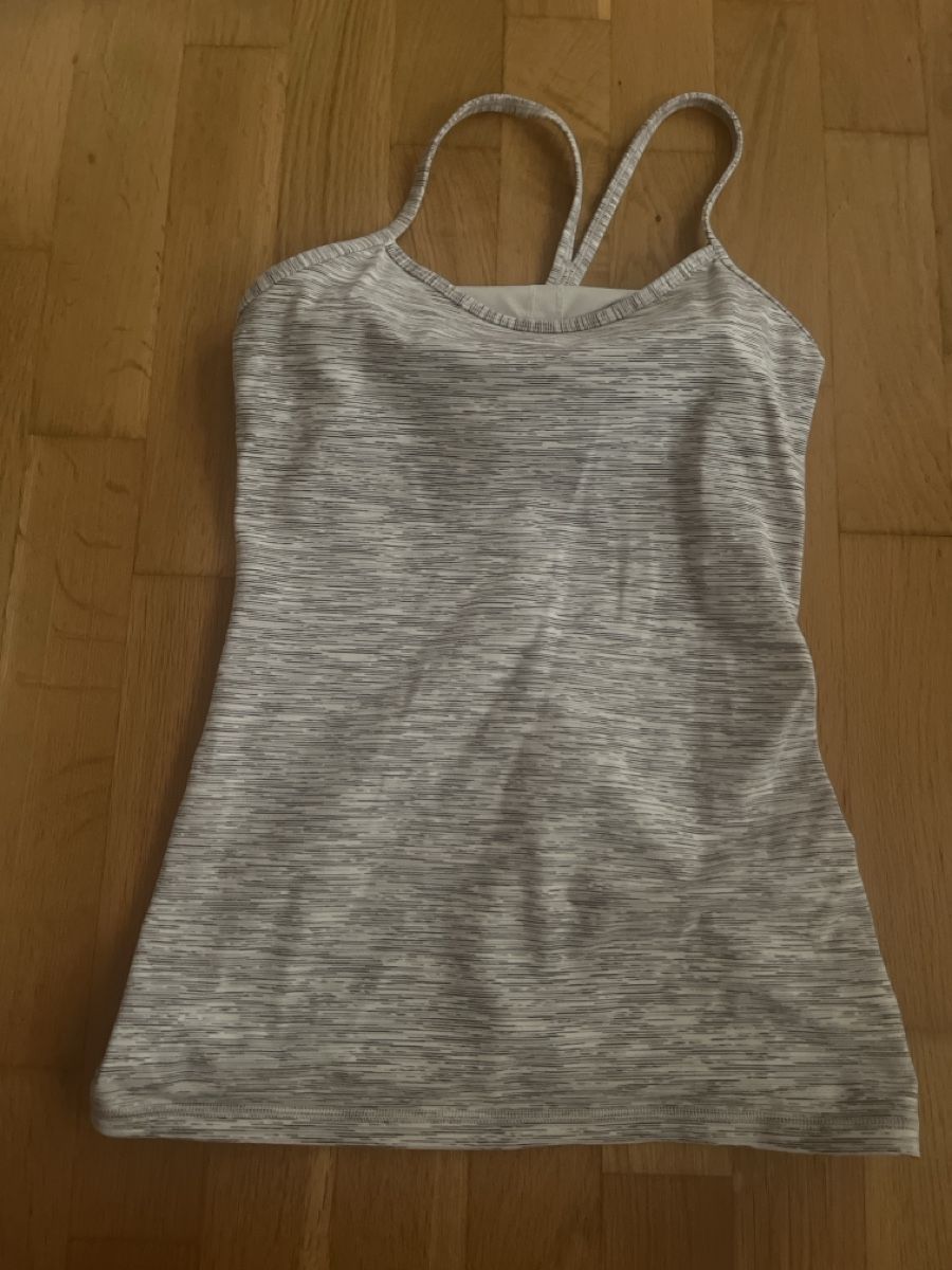 Lululemon Top: Lululemon Top – Nuovo (secondo la descrizione) da Ennenda venduto da mir_bx27