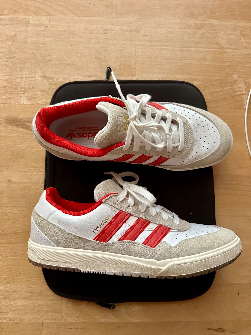 Adidas Herrenschuhe: Adidas Tyshawn 2 Low – Neu (gemäss Beschreibung) aus Mels von fatjon.j.p