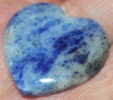 Cabochon L-5829 – Sodalith Herz 27x26mm 30,45 Karat