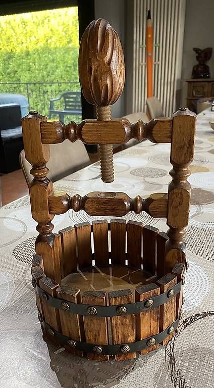 Tutte le decorazioni: Schiaccianoci / torchio in legno – Usato da Castel San Pietro venduto da sab_lj2d