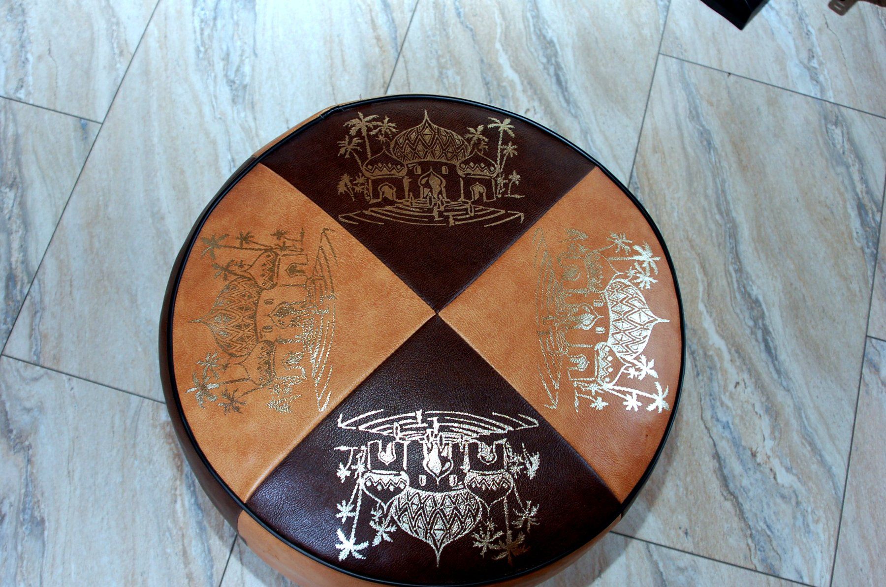 Hocker: Runder Lederhocker Ø 45 cm – Gebraucht aus Zeiningen von dor_k786