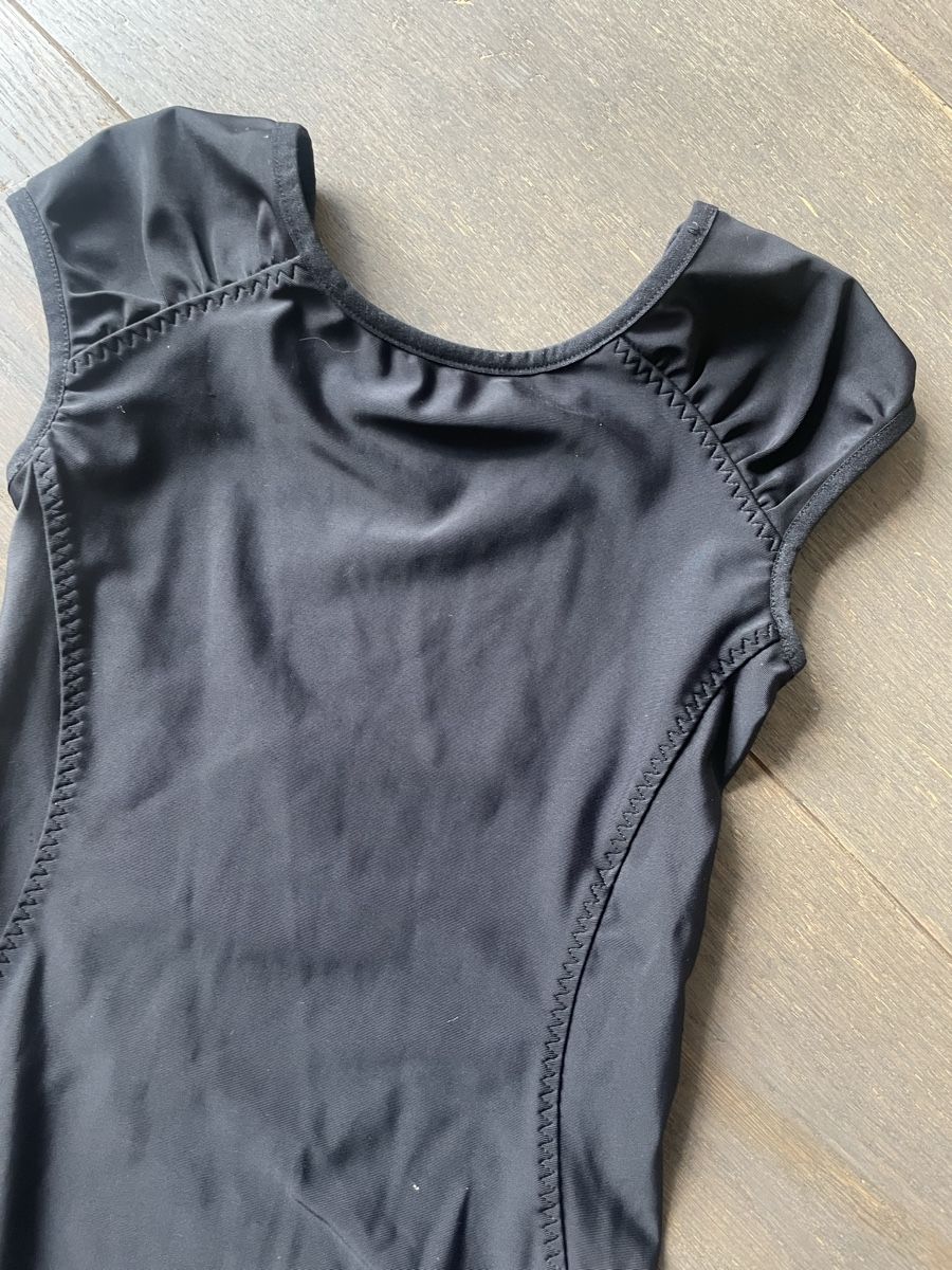 Scarpe, pantaloni & magliette da ginnastica: Justaucorps Décathlon noir 140/10 ans – Usato da gland venduto da Moral 1