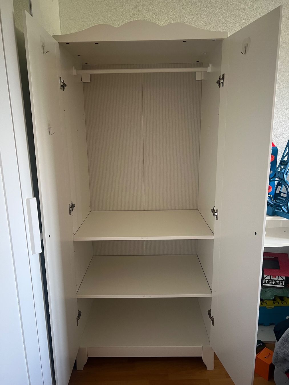 Ikea Armadi: Kinder Kleiderschrank – Usato da Horw venduto da misarita 1