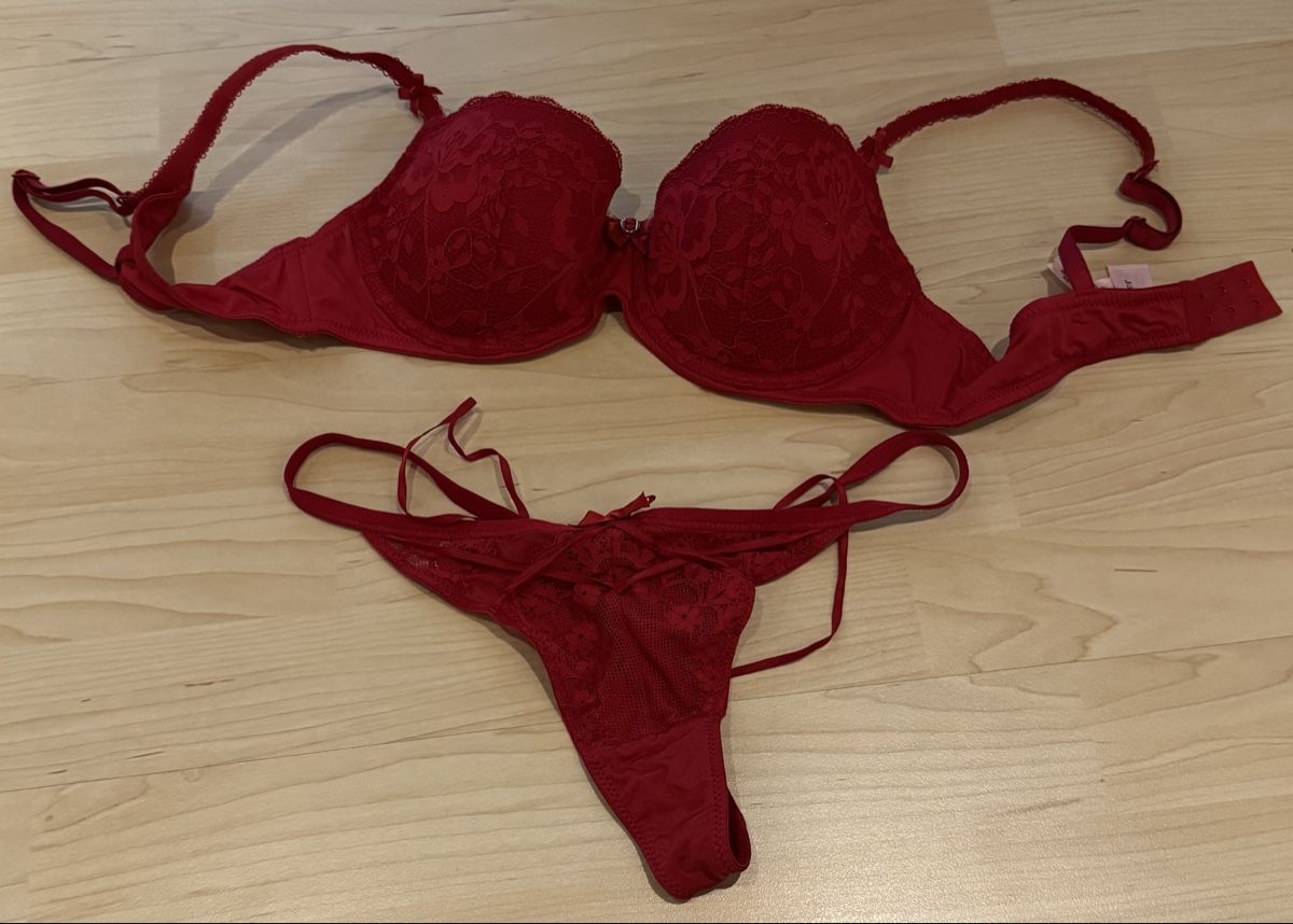 Hunkemöller Altra biancheria intima: Hunkemöller Spitzen BH und String Rot – Nuovo (secondo la descrizione) da Tuggen venduto da jess_gls06