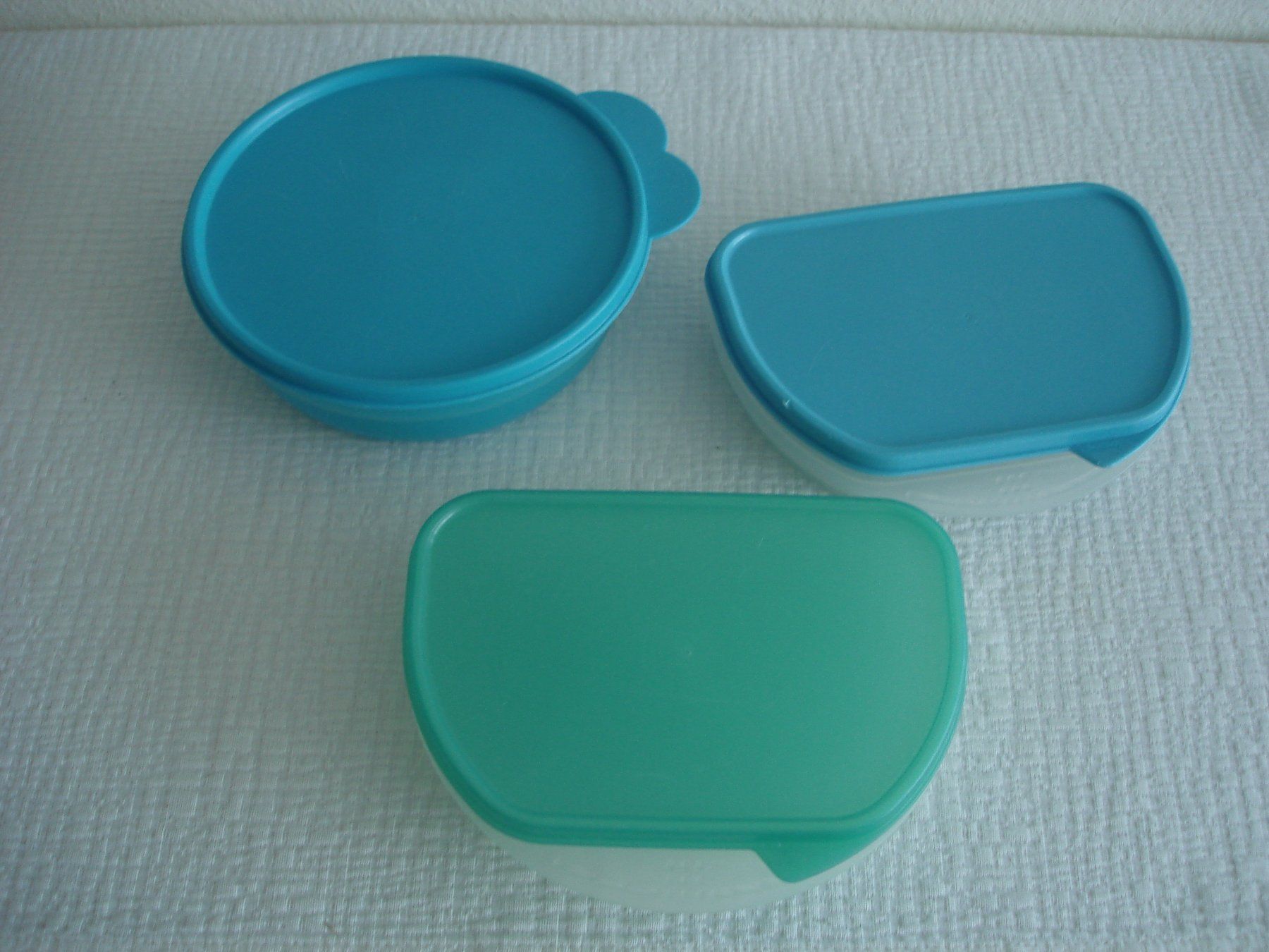 Tupperware Contenitori & Simili: 3 Tupperware Behälter: 2 x Lunchbox & 1 x runde Behälter – Usato da Regensdorf venduto da anna059