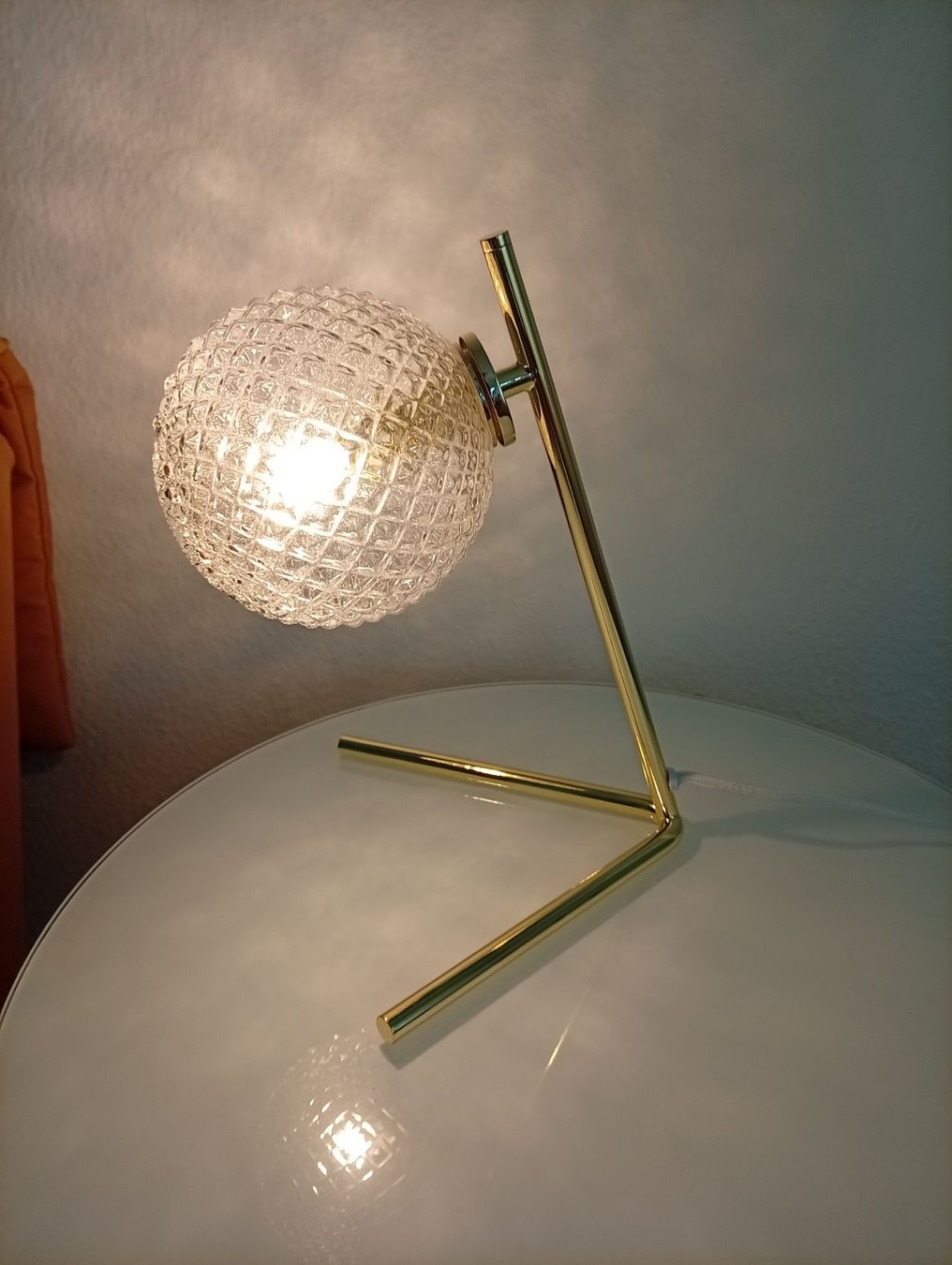 Lampade: Sehr schöne, elegante Tischlampe mit Glaskugel – Usato da Luzern venduto da Seri4 1