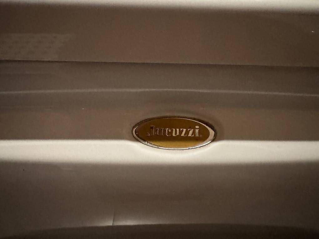 Jacuzzi Whirlpool: Baignoire jacuzzi – Gebraucht aus Genève von guner 2