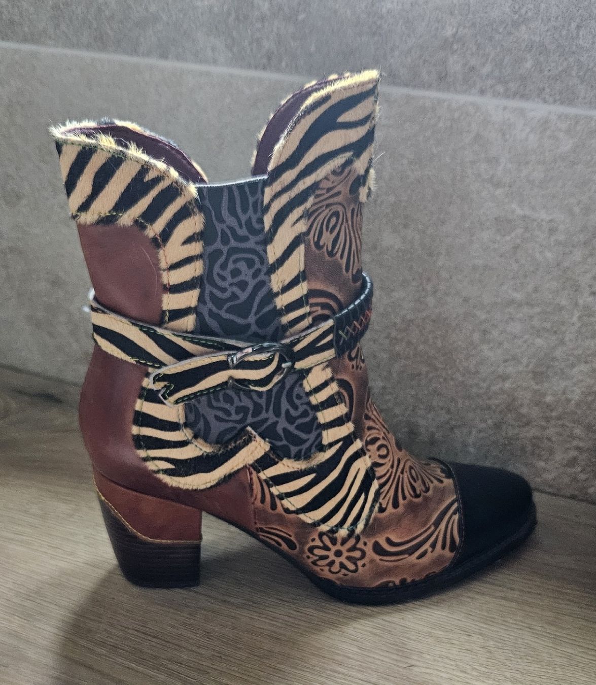 Scarpe da donna: Stiefeletten Gr. 40 - Spendenaktion – Nuovo (secondo la descrizione) da Unterkulm venduto da Beljasch 3