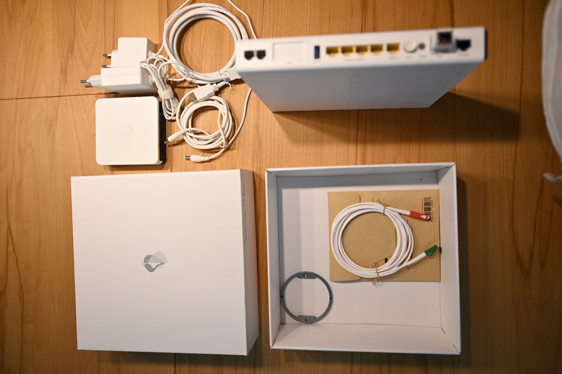 Modems & Router: Internet-Box 3 Swisscom, Router, WLAN, weiss, mit TV-Box – Gebraucht aus Bütschwil von Rgfire