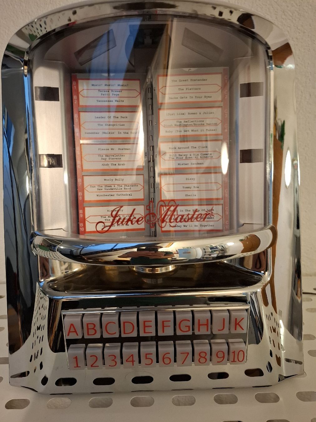 Musiktruhen: Jukemaster 100 – Gebraucht aus Niederbipp von Seiman1