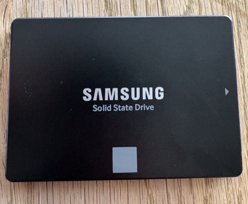 Samsung Dischi rigidi: Samsung 500 GB SSD Funktioniert  – Usato da Wängi venduto da CoreSwap