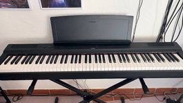Yamaha P-125 Digitalpiano mit Ständer & Hocker  Top Zustand
