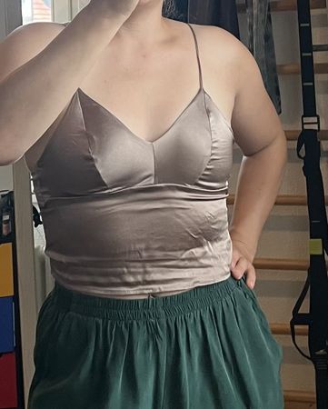 Feminines Satin Top mit Spaghettiträgern * Satin Top