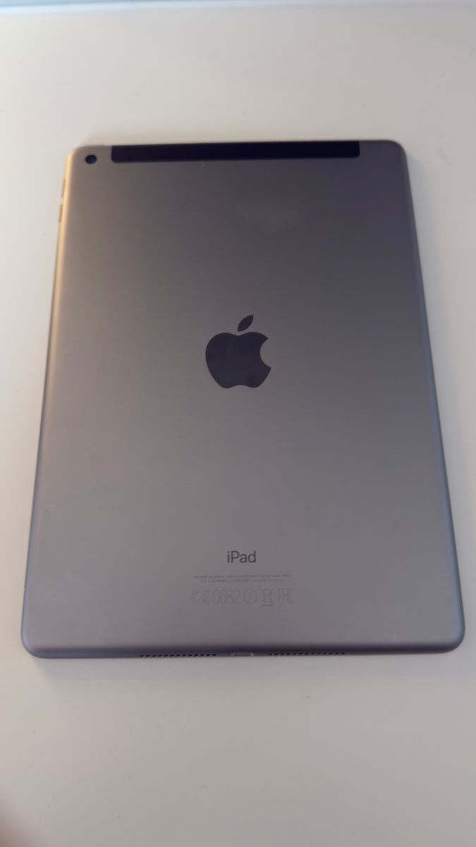 Apple Tablettes PC: iPad 5. Generation 2017 – D'occasion à Basel par stalders72 2