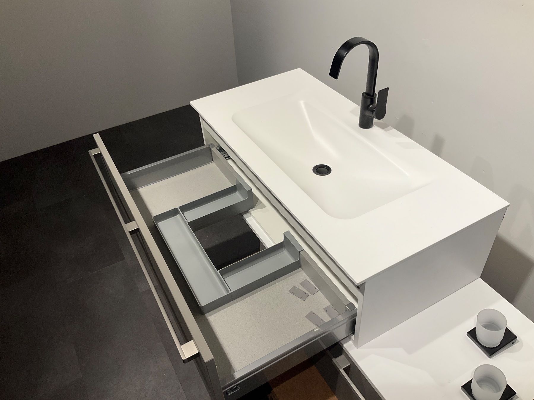 Mobili per bagno: 074 Badmöbelkombination, weiss/grau, 150cm – Nuovo (secondo la descrizione) da Derendingen venduto da Meisterstuecke 3