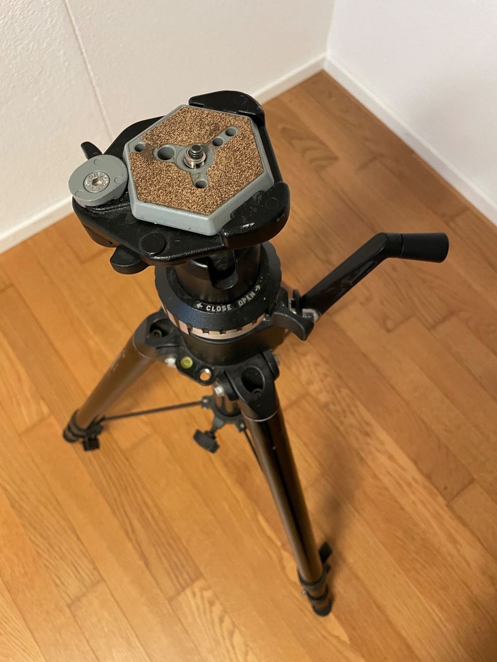 Manfrotto Trépieds & Accessoires: Stativ mit Kugelkopf – D'occasion à Malters par Matmann 1