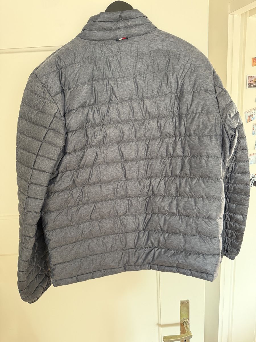 Tommy Hilfiger Giacche: Tommy Hilfiger Steppjacke grau – Usato da Zürich venduto da sal_tr5t 2