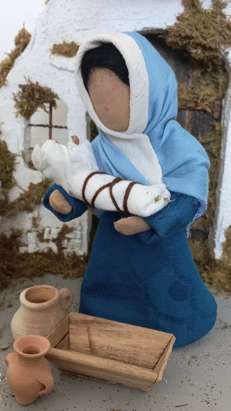 Statuette: Schwarzenberger Krippenfiguren mit handgemachtem Stall – Nuovo (secondo la descrizione) da Lachen SZ venduto da jimmygoal13 3