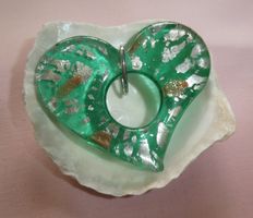 Pendentif cœur vert en verre éclat d'argent ✨