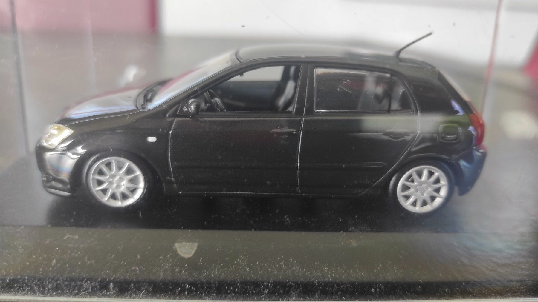 Minichamps Modellini d'auto: Toyota Corolla 2001 Modell 1:43 – Usato da Kreuzlingen venduto da Dennis2004 5
