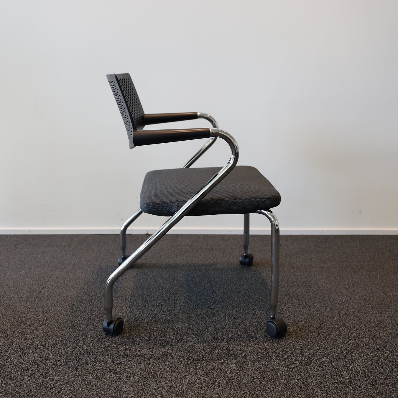 Vitra Stühle: Vitra Visaroll 3 • Vis a Vis mit Rollen – Gebraucht aus Affoltern am Albis von Zapro 1