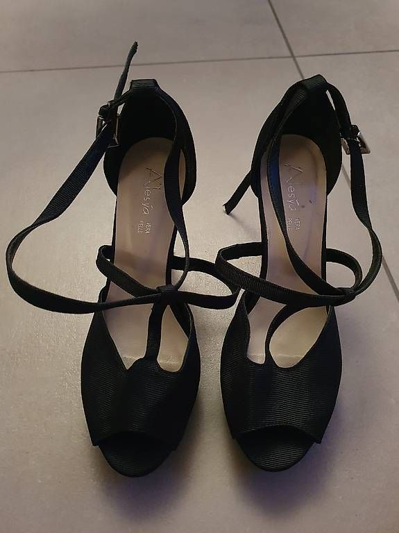 Damenschuhe: Vendo scarpe donna con tacco – Gebraucht aus Balerna von Luca1234