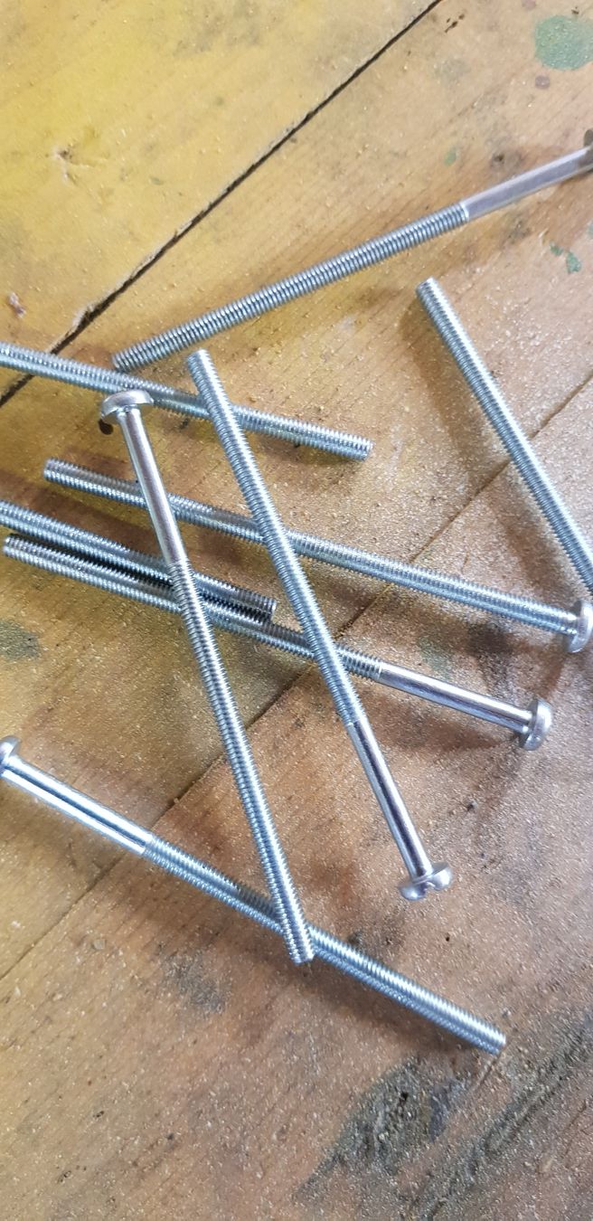 Quincaillerie: Rundkopfschrauben M4x80 – Neuf avec emballage d'origine à Latterbach par Janik3 1