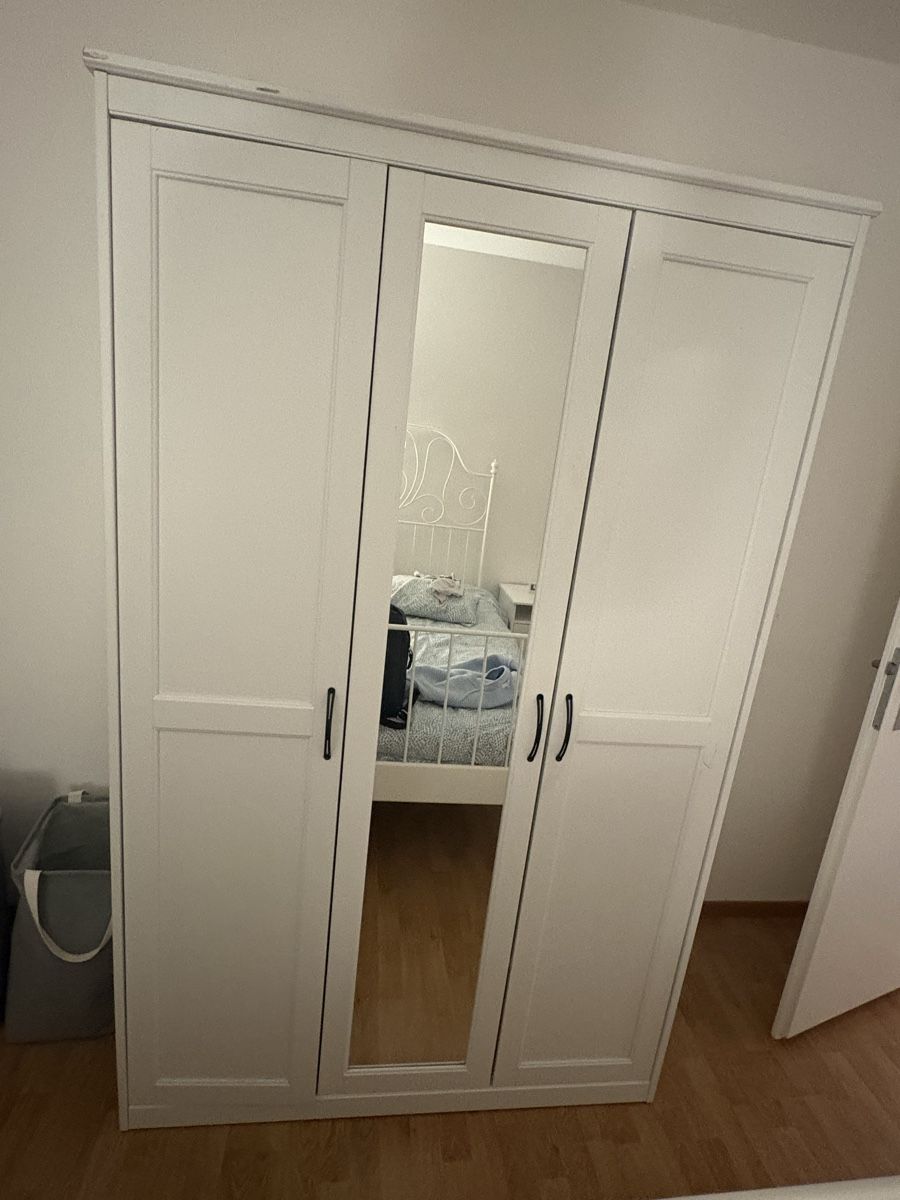 Ikea Armadi: White Wardrobe with Mirror, Three Doors, Used Condition – Usato da Adliswil venduto da han_2zjd