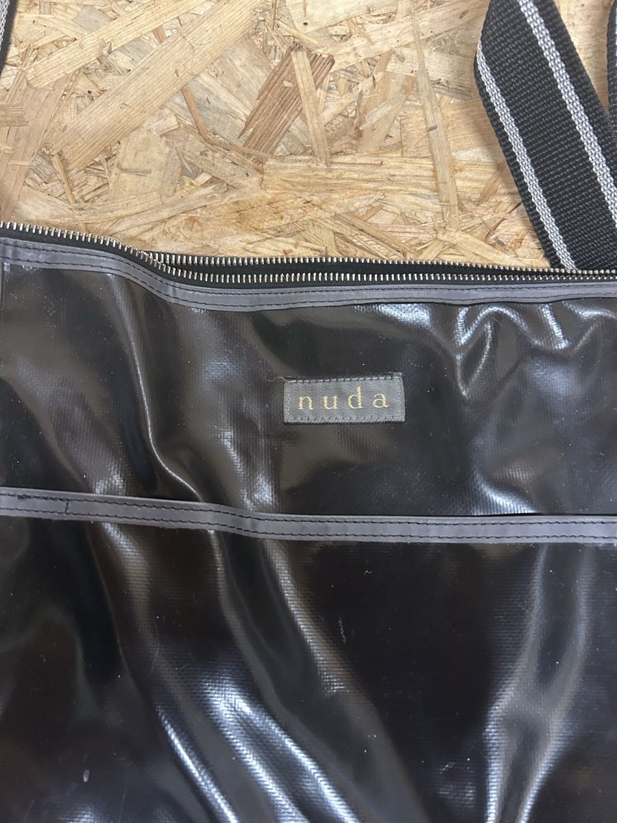 Sacs femmes: Nuda black vinyl bag with adjustable strap  – D'occasion à Zürich par ori_9dcy 1