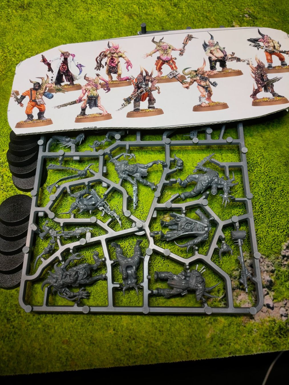 Modellbausätze & Standmodelle: 10 x Poxwalkers, Warhammer 40k, Death Guard – Gebraucht aus Baden von Araneus