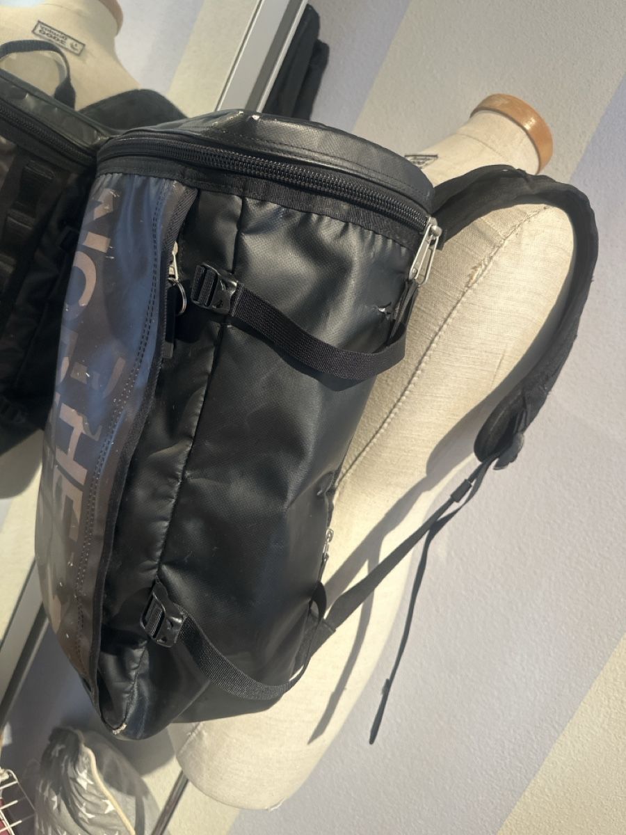 North Face Zaini: The North Face Fuse Rucksack  – Usato da Bassersdorf venduto da Ayumiyamaguchi 1