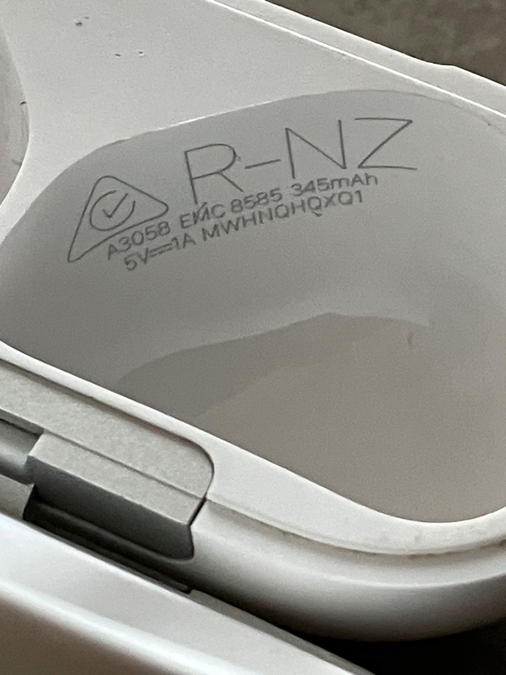 Apple Cuffie: APPLE AIRPODS 4 CASE – Usato da Lausanne venduto da mr.v 4