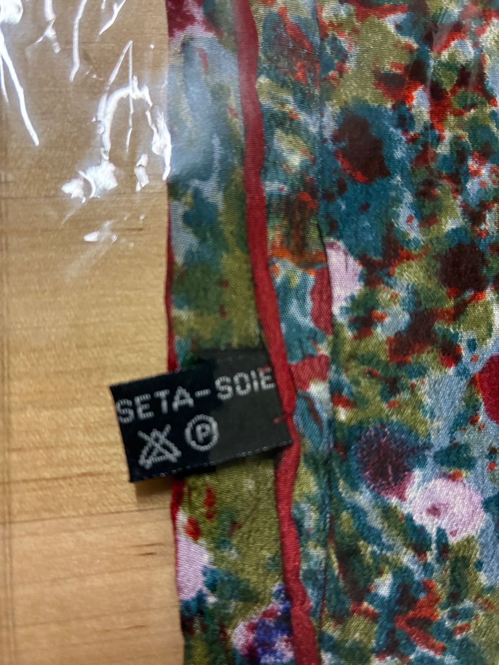 Foulards, Tücher & Schals: Seidenschal mit Sonnenblumenmuster 160cm lang – Neu und originalverpackt aus Zürich von van_5xbk 2