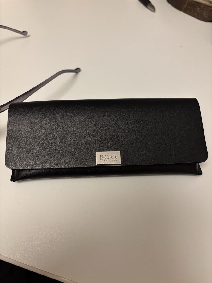 Altro in  Abbigliamento & Accessori: Hugo Boss Brillenetui – Usato da Zollikon venduto da han_rvt8