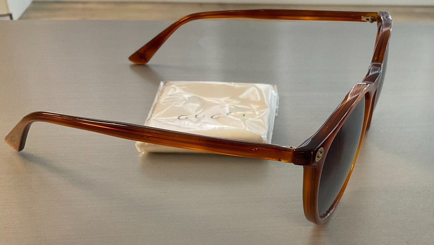Gucci Occhiali & Lenti: Gucci Sonnenbrille nie getragen – Nuovo (secondo la descrizione) da Zürich venduto da artemis_c 1