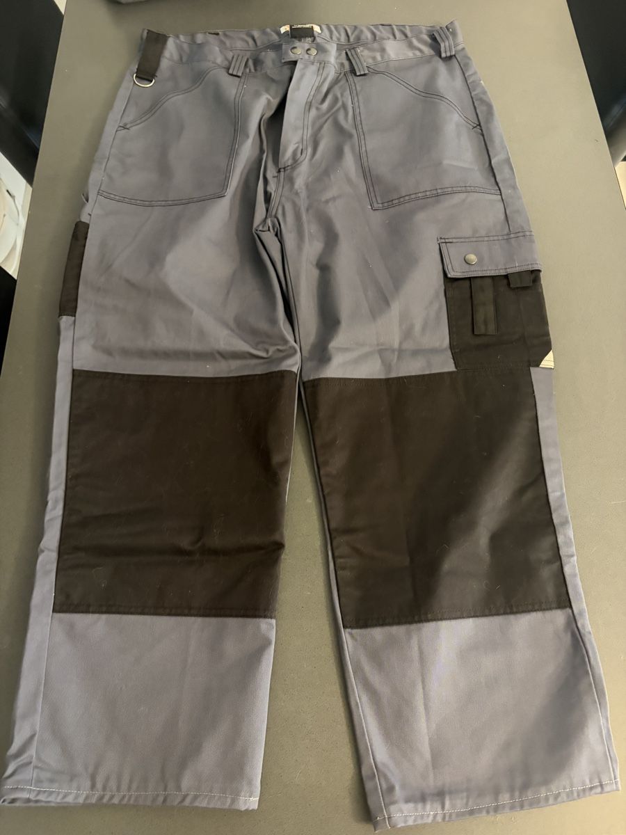 Pantaloni: Arbeitsshorts, Arbeitshosen, Gr. 50&52 – Usato da Leibstadt venduto da Shopcity 8
